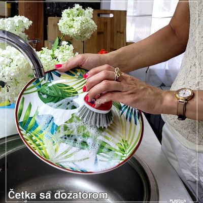 Četka sa dozatorom 3u1