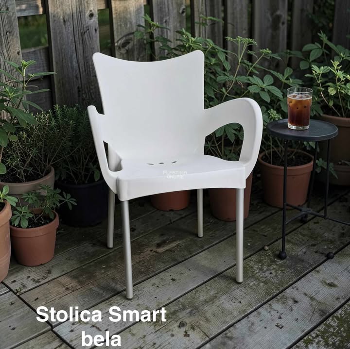 Plasticna stolica Smart sa metalnim nogama