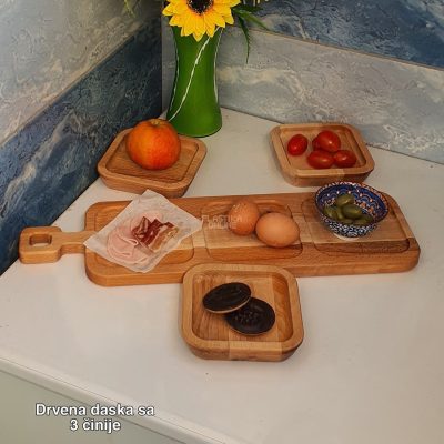 Drvena daska sa 3 činije, drveni poslužavnik, drvena daska, daske za meze, ukrasne daske za posluženje, daske za slavu, daske za proslave 