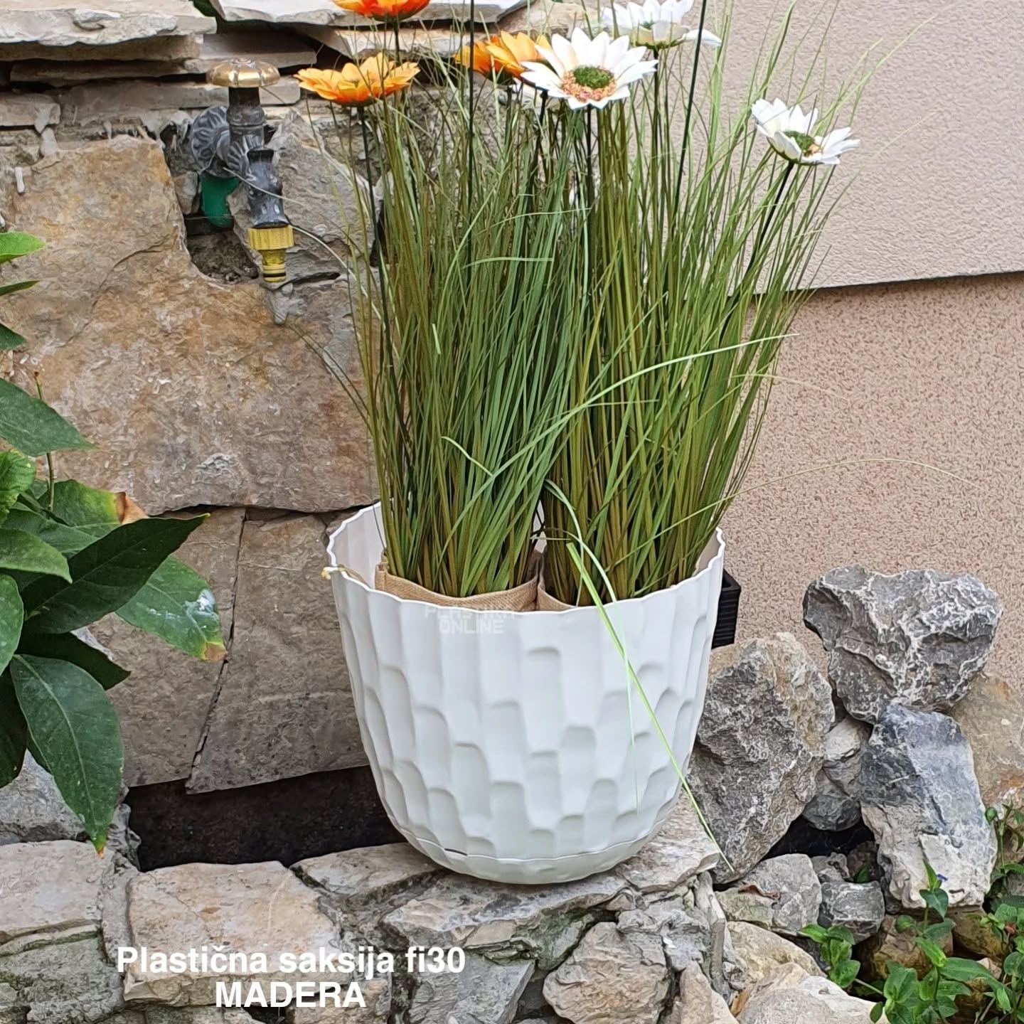 Plastična saksija fi30 MADERA, Dekorativne saksije, Najlepše saksije za cveće, Neobične saksije za cveće, Okrugle saksije, Saksije za cveće, Saksije za dvorište,