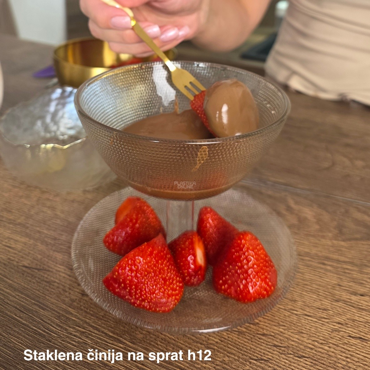 staklena činija na sprat h12cm, činija na sprat za posluženje, staklena činija za voće, činija za kolače, višenamenska staklena činija, dekorativna činija od stakla
