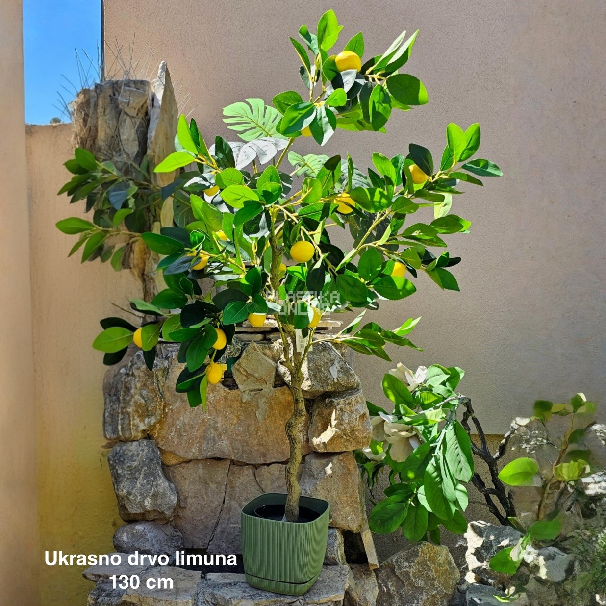 Ukrasno limunovo drvo 130 cm, Veštačko drvo limuna 130 cm, Limunovo drvo za dekoraciju, Dekorativno drvo limuna, Veštačka biljka limun – 130 cm, Limun drvo veštačko 130 cm, Citrusno ukrasno drvo 130 cm