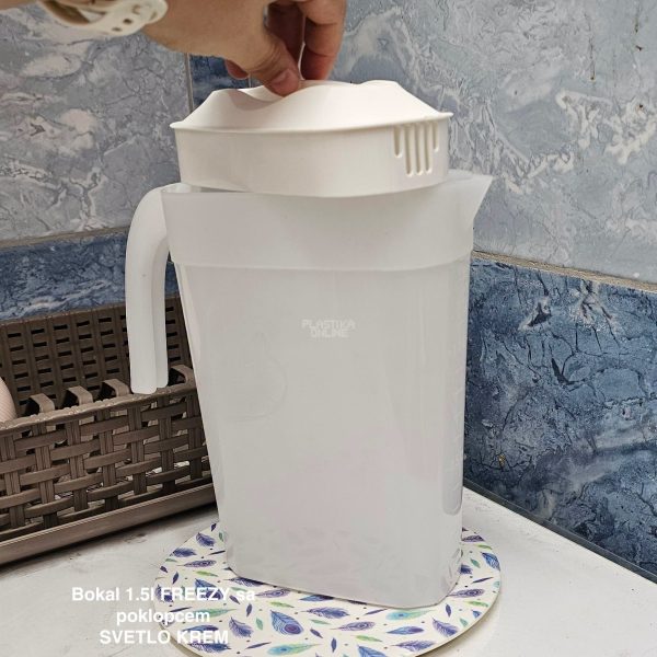 Bokal 1,5l s poklopcem Freezy, Bokal sa mericom, plasticni bokal