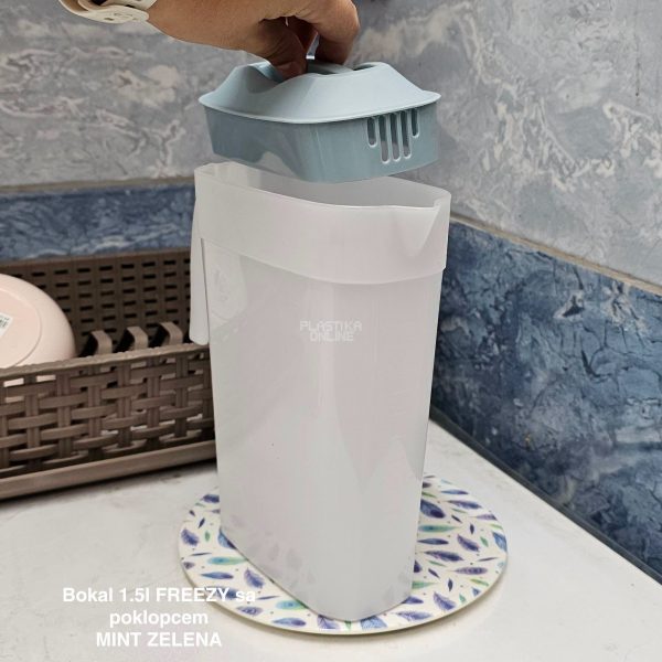 Bokal 1,5l s poklopcem Freezy, Bokal sa mericom, plasticni bokal