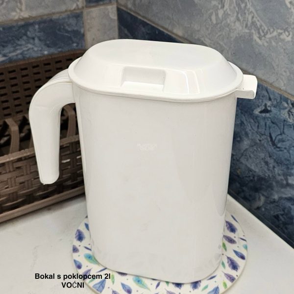 Bokal s poklopcem 2l Voćni, plastični bokal