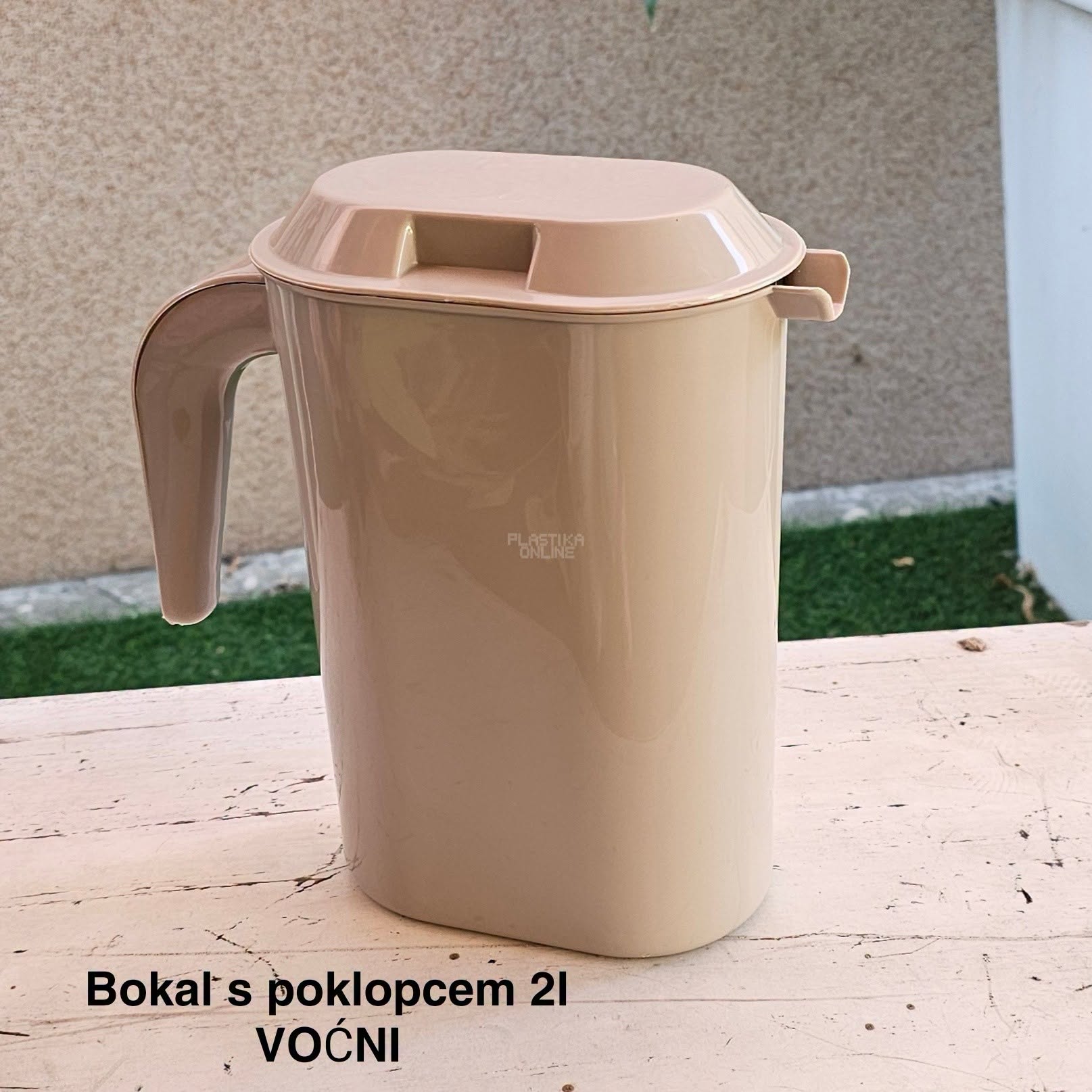 Bokal s poklopcem 2l Voćni, plastični bokal