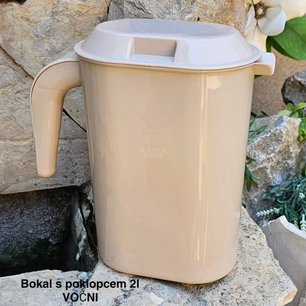 Bokal s poklopcem 2l Voćni, plastični bokal