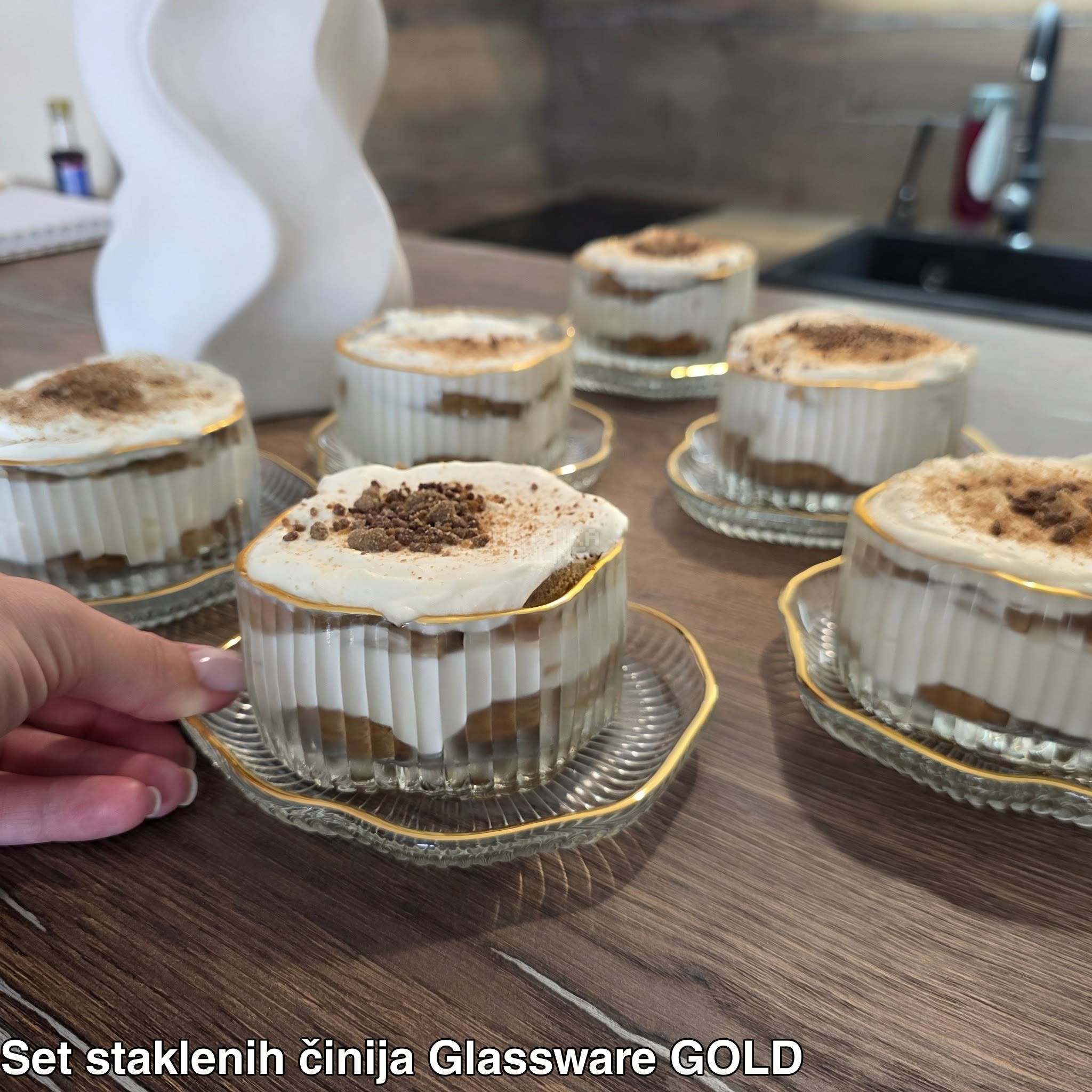 Set od 6 staklenih činija sa podmetačem sa zlatnim rubom glassware gold
