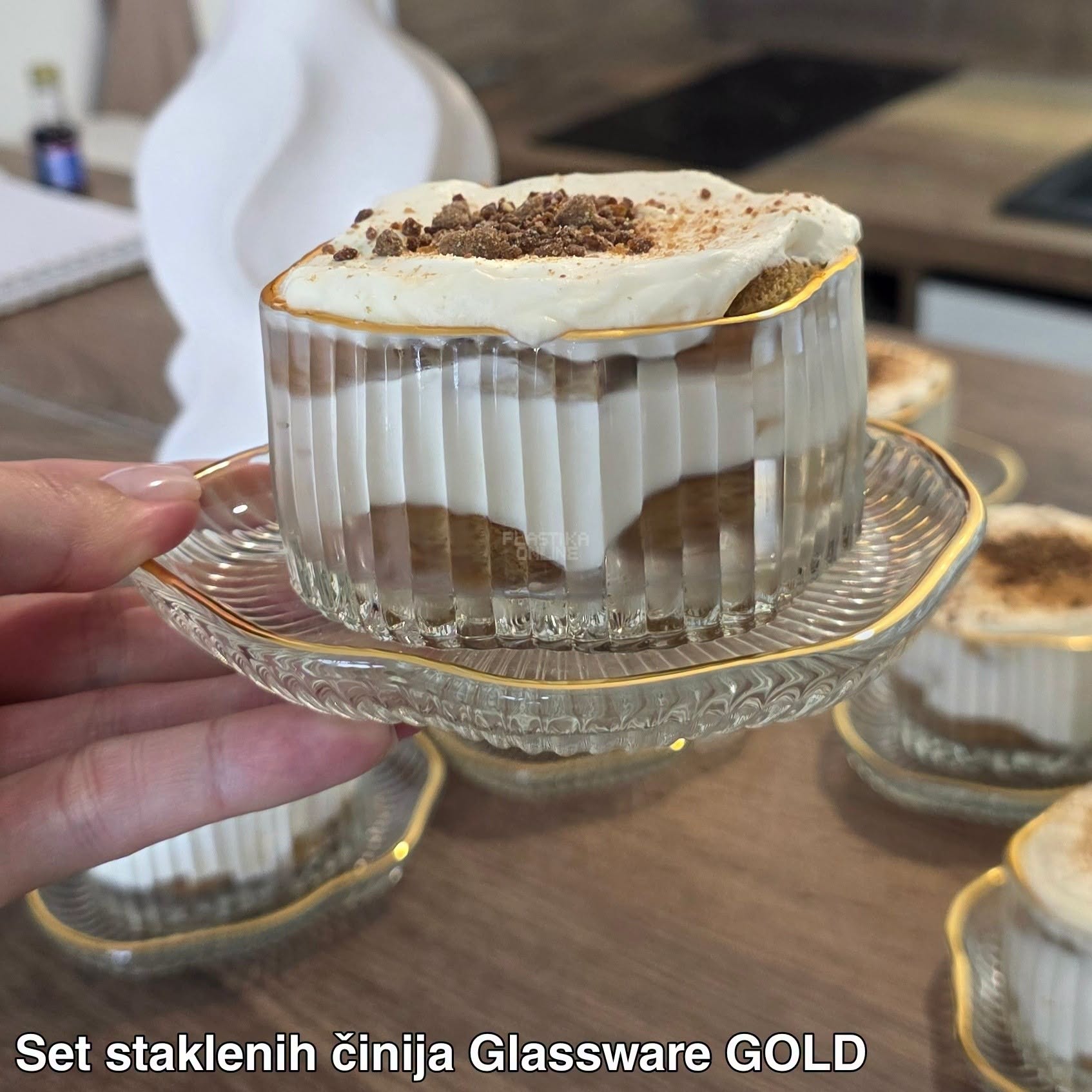 Set od 6 staklenih činija sa podmetačem sa zlatnim rubom glassware gold