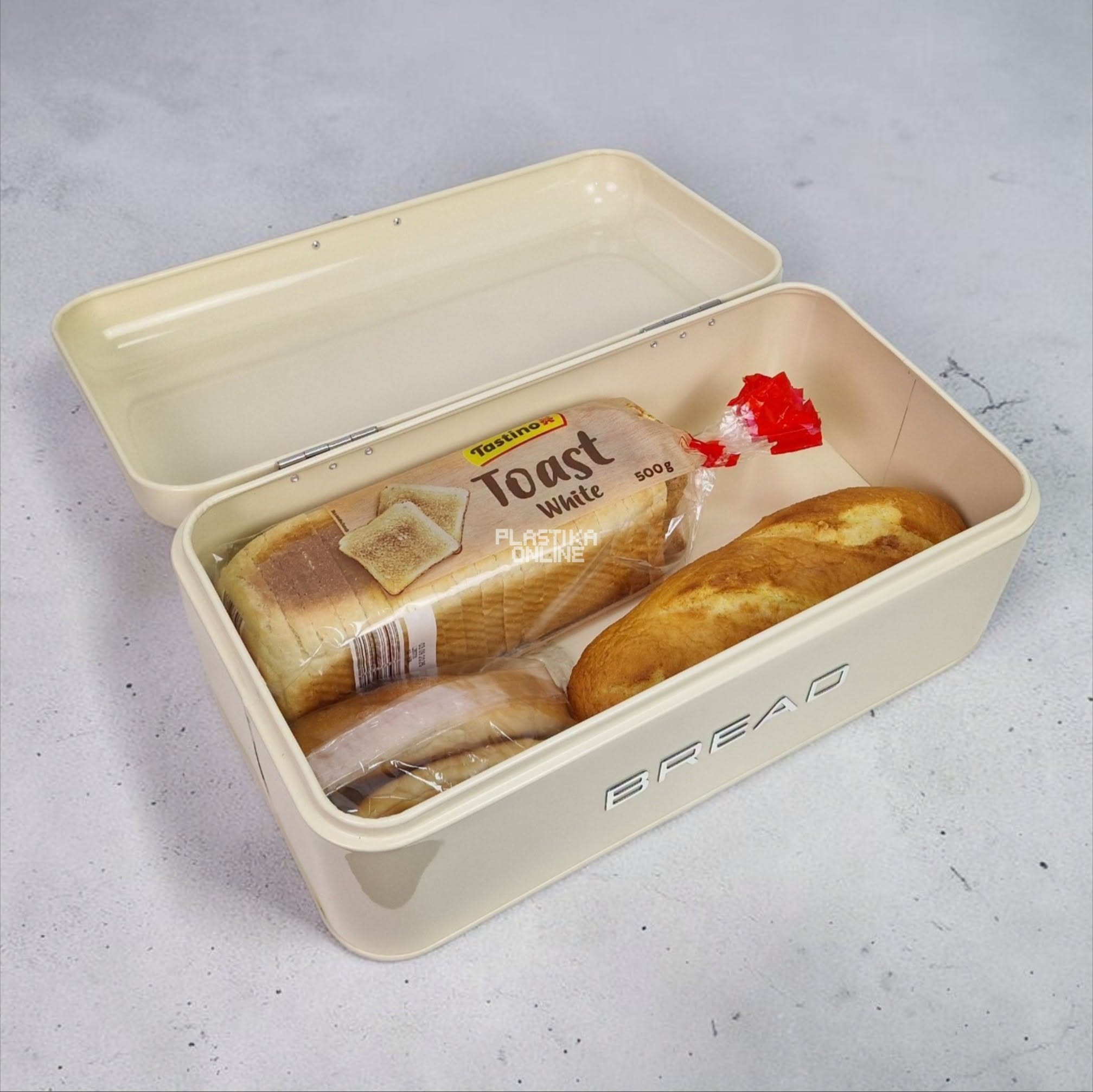 Kutija za hleb BREAD crne boje u nju staje dve vekne hleba
