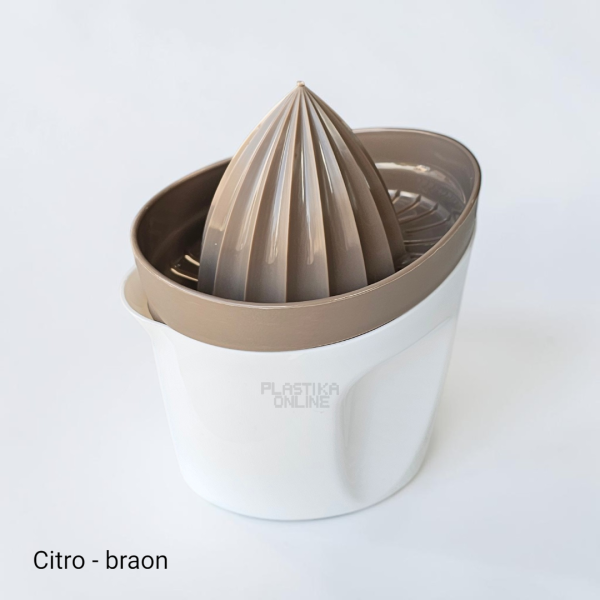 Plastična cediljka za citruse braon boje