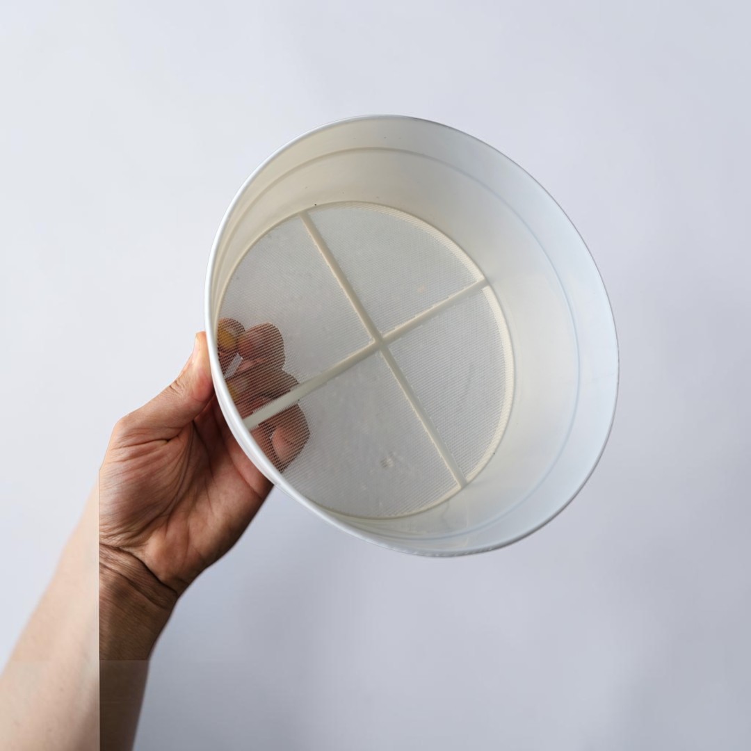 Plastično sito prečnika 20cm bele boje