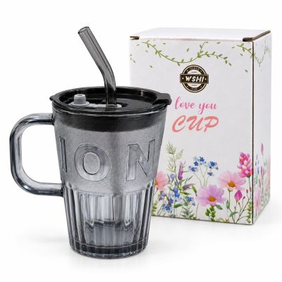 Staklena čaša sa ručkom, poklopcem i slamčicom zapremine 400 ml
