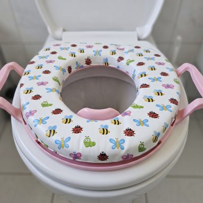 Dečiji adapter za wc šolju sa ručkama i sunđerom Pčelica